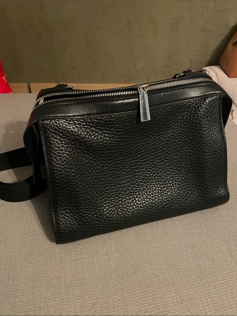 Michael Kors Black Leather Crossbody Bag - Sleek Everyday Carry